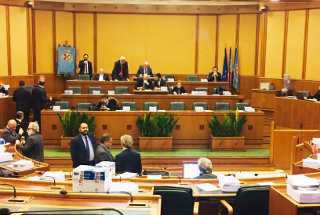 L'aula del Consiglio regionale del Lazio al lavoro per il bilancio 2018.