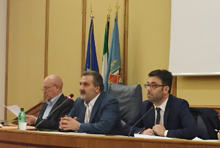 Il presidente Enrico Panunzi e l'assessore Mauro Buschini durante l'audizione.