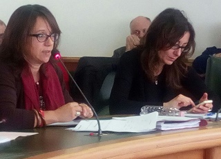 Le consigliere del Movimento 5 stelle Silvana Denicol e Silvia Blasi durante i lavori dell'ottava commissione.