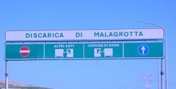 L'ingresso del sito di Malagrotta a Roma.