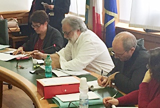 Da sinistra: l'assessore alle Politiche sociali, Rita Visini, il presidente della I commissione, Fabio Bellini, e il segretario, Carlo Maiali.