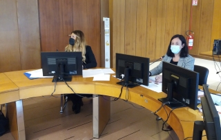L'assessora Alessandra Troncarelli e la presidente Sara Battisti, durante la seduta della prima Commissione in sala Etruschi. L'assessora Alessandra Troncarelli e la presidente Sara Battisti, durante la seduta della prima Commissione in sala Etruschi.