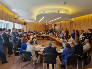 La sala Etruschi durante la seduta della commissione Bilancio di oggi La sala Etruschi durante la seduta della commissione Bilancio di oggi