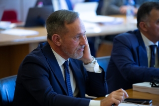 L'assessore regionale al Bilancio, Giancarlo Righini, durante la seduta odierna della quarta commissione consiliare