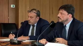 Il presidente della sesta commissione, Patanè (in primo piano), e il vicepresidente Aurigemma. Il presidente della sesta commissione, Patanè (in primo piano), e il vicepresidente Aurigemma.