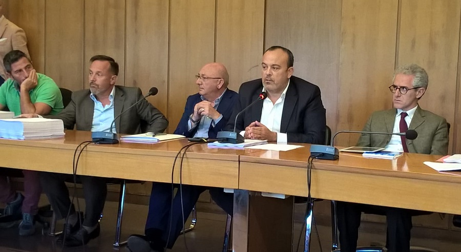 Un momento dei lavori in sala Etruschi. Da sinistra: i consiglieri Tripodi, Righini, Simeone, Aurigemma e Ciani. Un momento dei lavori in sala Etruschi. Da sinistra: i consiglieri Tripodi, Righini, Simeone, Aurigemma e Ciani.