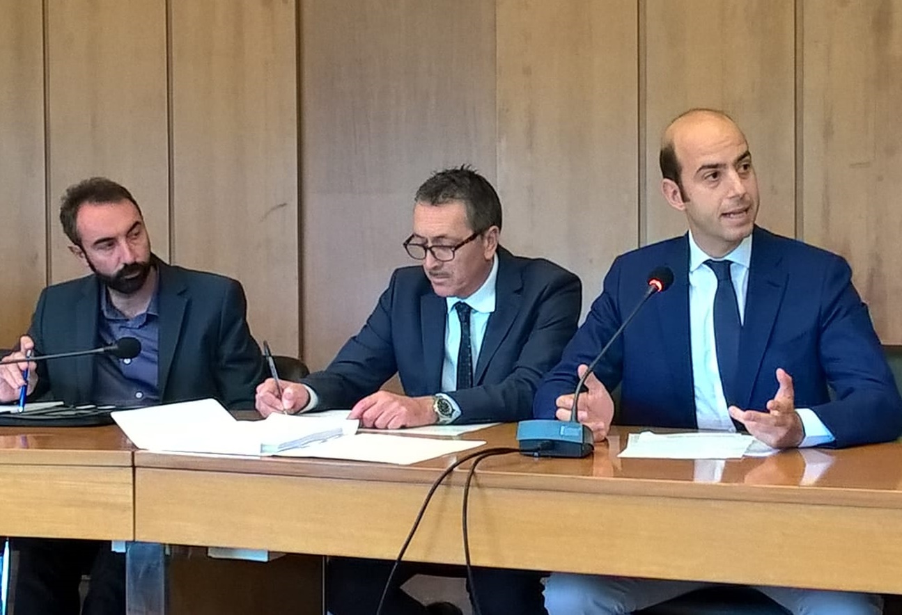 Da sinistra, i consiglieri regionali Barillari e Marcelli, e il Garante per l'Infanzia e l'adolescenza, Marzetti. Da sinistra, i consiglieri regionali Barillari e Marcelli, e il Garante per l'Infanzia e l'adolescenza, Marzetti.