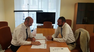 Il sottosegretario Crimi e il presidente della terza commissione, Barillari. Il sottosegretario Crimi e il presidente della terza commissione, Barillari.