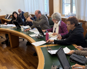 Un momento della seduta. Un momento della seduta.