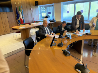 A sinistra, il presidente Vittorio Sambucci durante la seduta di oggi. A sinistra, il presidente Vittorio Sambucci durante la seduta di oggi.
