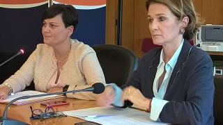 La presidente della nona commissione, Mattia, a sinistra, e l'assessora alle pari opportunità, Bonaccorsi. La presidente della nona commissione, Mattia, a sinistra, e l'assessora alle pari opportunità, Bonaccorsi.