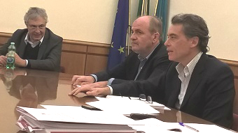 In una foto d'archivio, da sinistra l'assessore Orneli, il commissario straordinario De Angelis, il consigliere Maselli. In una foto d'archivio, da sinistra l'assessore Orneli, il commissario straordinario De Angelis, il consigliere Maselli.