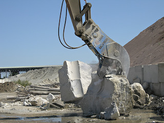 un impianto per il recupero dei rifiuti da costruzione e demolizione.
