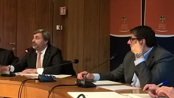 Il capo di gabinetto del presidente della Regione, Ruberti, e il presidente della prima commissione, Lena. Il capo di gabinetto del presidente della Regione, Ruberti, e il presidente della prima commissione, Lena.