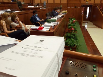 Un momento dei lavori della decima commissione nell'Aula consilare.