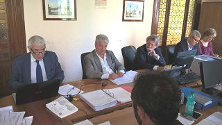 Un momento dell'audizione nella sede del Corecom in Prati. Da sinistra: il presidente, Michele Petrucci e i consiglieri del comitato Domenico Campana, Alessandro Coloni e Nicola Di Stefano. Di spalle, il presidente della commissione Vigilanza, Davide Barillari. Un momento dell'audizione nella sede del Corecom in Prati. Da sinistra: il presidente, Michele Petrucci e i consiglieri del comitato Domenico Campana, Alessandro Coloni e Nicola Di Stefano. Di spalle, il presidente della commissione Vigilanza, Davide Barillari.