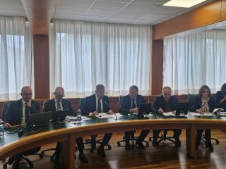 Riunione della commissione Bilancio alla presenza dell'assessore Righini