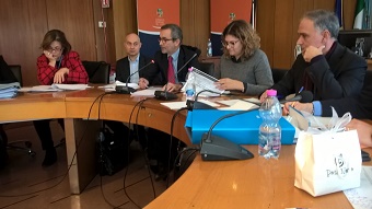 Un momento dell'audizione dell'assessore Manzella (ale centro). Presiede la vicepresidente Corrado.