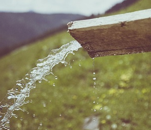 Una fonte d'acqua.