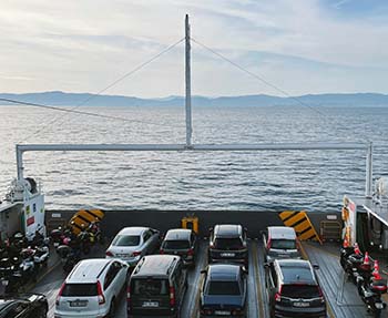 Foto di Arthur Shuraev: https://www.pexels.com/it-it/foto/auto-sul-traghetto-16960030/