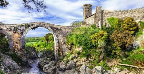 Una veduta dell'area di Vulci. Una veduta dell'area di Vulci.