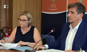 L'assessore al bilancio Sartore e il presidente della quarta commissione, Fabio Refrigeri, in una immagine di repertorio. L'assessore al bilancio Sartore e il presidente della quarta commissione, Fabio Refrigeri, in una immagine di repertorio.