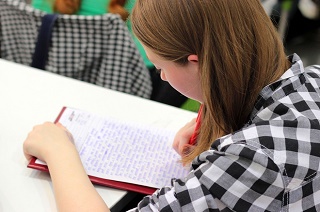 Una studentessa. Una studentessa.