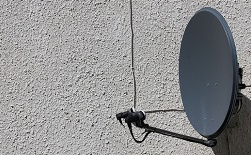 Un'antenna satellitare. Un'antenna satellitare.
