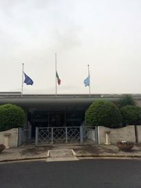 foto consiglio regionale del lazio, bandiere a mezz'asta foto consiglio regionale del lazio, bandiere a mezz'asta
