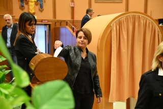 La consigliera Michela Califano al momento del voto per il rinnovo di un membro dell'Ufficio di presidenza del Consiglio regionale.