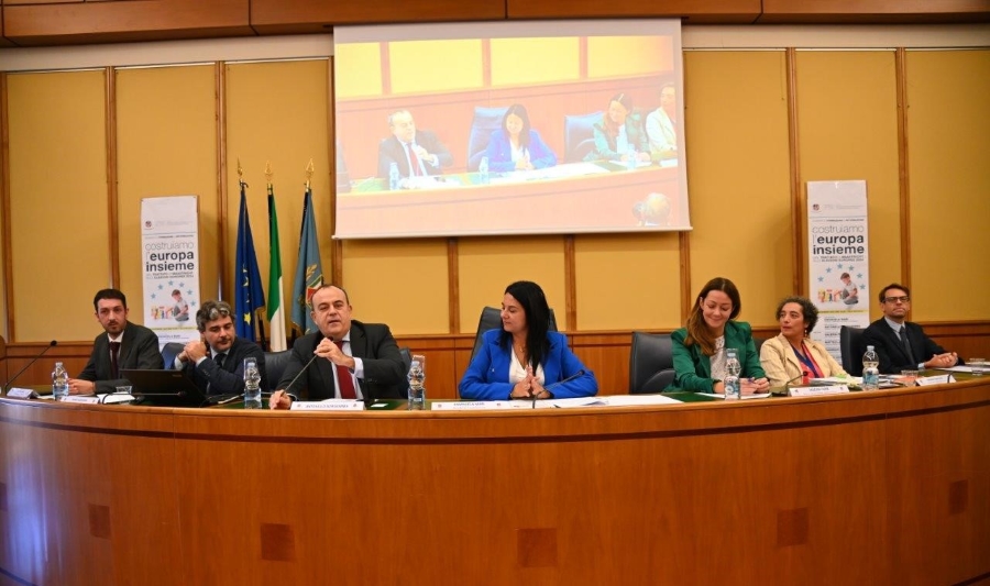 Un momento del convegno "Costruiamo l'Europa insieme. Dal Trattato di Maastricht alle elezioni europee 2024", ospitato nella sala Mechelli del Consiglio regionale del  Lazio.