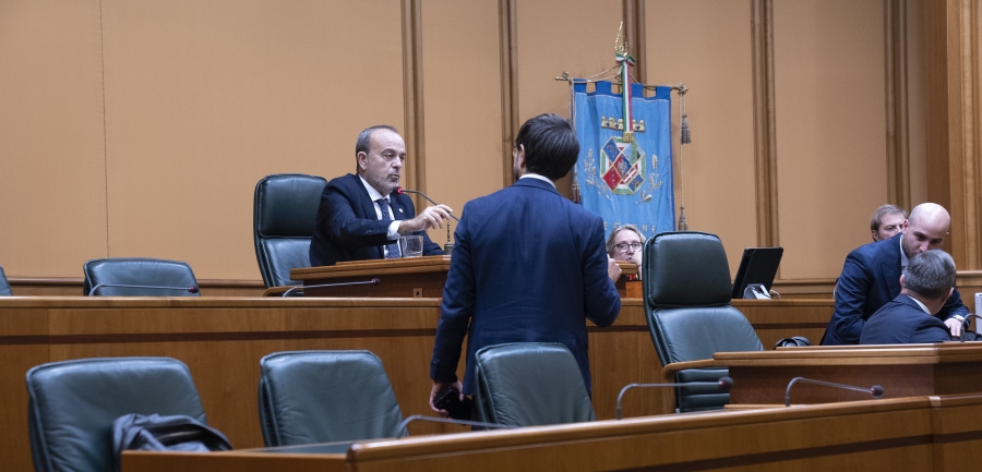 Il presidente Antonello Aurigemma mentre presiede il Consiglio regionale del Lazio