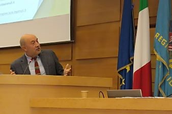 Il Garante Anastasa durante il suo intervento alla giornata di presentazione del corso di formazione per operatori delle Rems