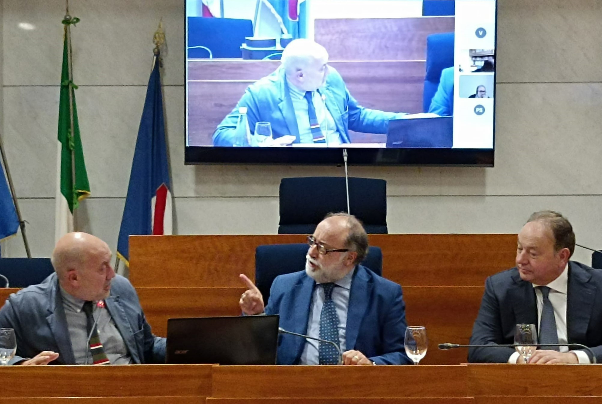 Un momento dell'assemblea dei Garanti territoriali. Da sinistra: il Portavoce della Conferenza dei Garanti territoriali, Stefano Anastasìa, il Garante della Regione Campania, Samule Ciambriello, il presidente del Consiglio regionale della Campania, Gennaro Oliviero.