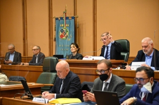 Un momento della seduta consiliare in cui il presidente Vincenzi ha annunciato l'ingresso in Aula della neoconsigliera Barbara Di Rollo.