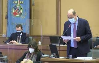 Il presidente Nicola Zingaretti durante una seduta del Consiglio regionale del Lazio.