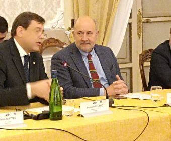 Il Garante del Piemonte, Bruno Mellano (a sinistra), e il Garante del Lazio, Anastasìa, durante l'assemblea plenaria della Conferenza dei presidenti delle assemblee legislative delle regioni e delle province autonome.