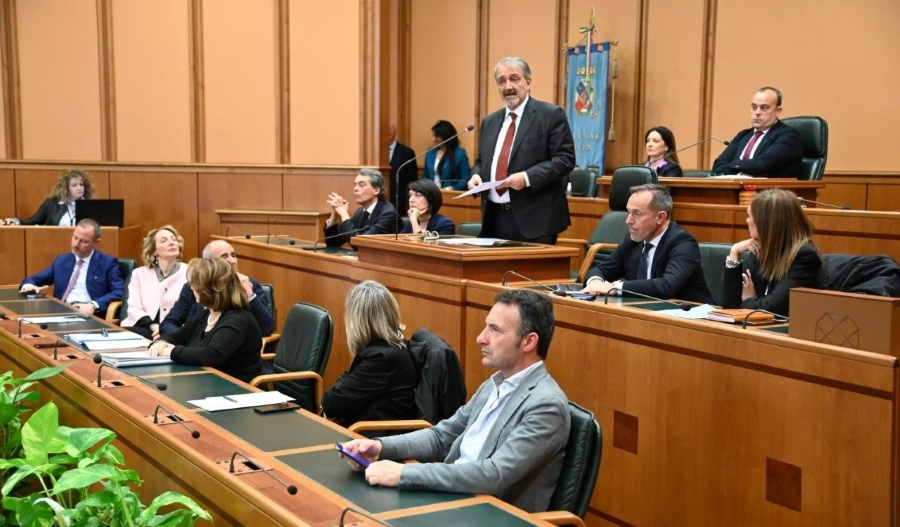 Il presidente della Regione, Francesco Rocca, durante il suo intervento in Consiglio.