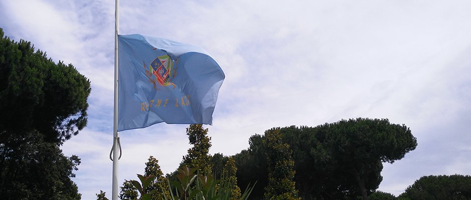 Bandiera Regione Lazio a mezz'asta