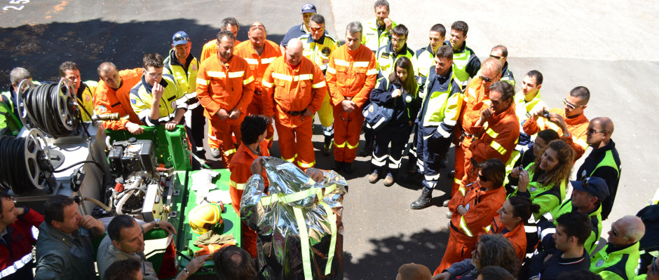 Un corso per volontari della protezione civile.