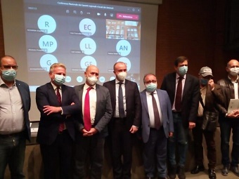 Il vicepresidente Porrello (terzo da sinistra) all'assemblea della Conferenza dei garanti territoriali che si è svolta lo scorso ottobre a Napoli.