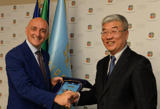 Daniele Leodori con il sindaco di Tieling, Fang Shouyi.