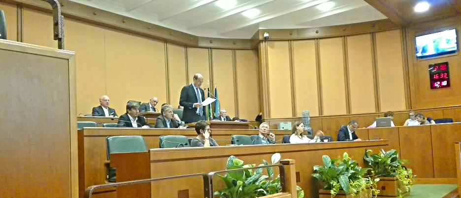 Zingaretti durante una relazione all'Aula.