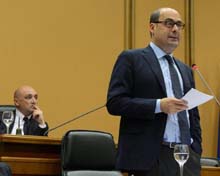 Zingaretti durante la relazione all'Aula.